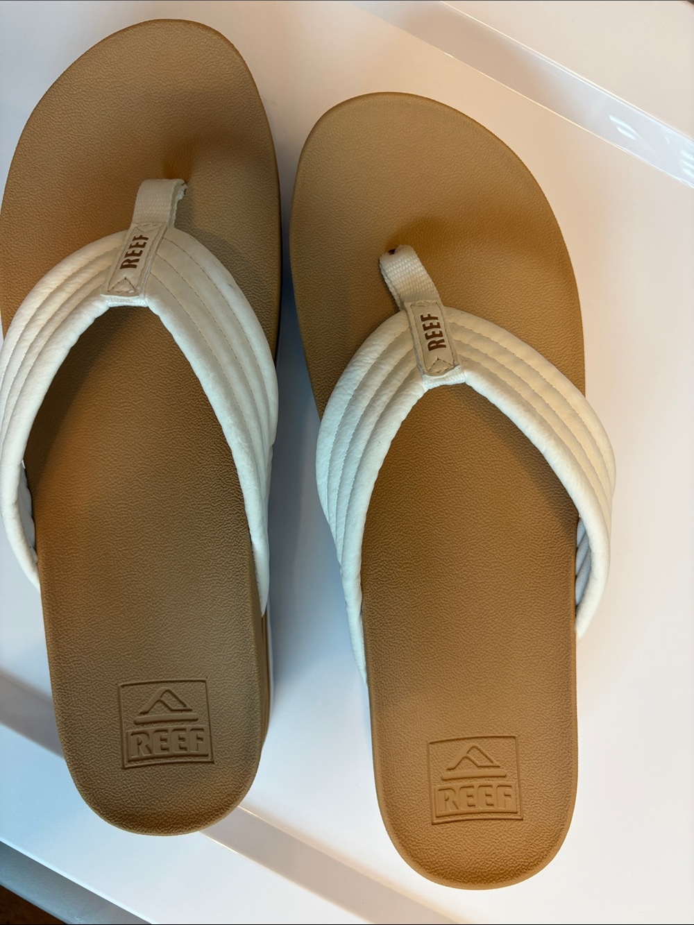 Coco Reef White Strap Sandals with Tan Footbed